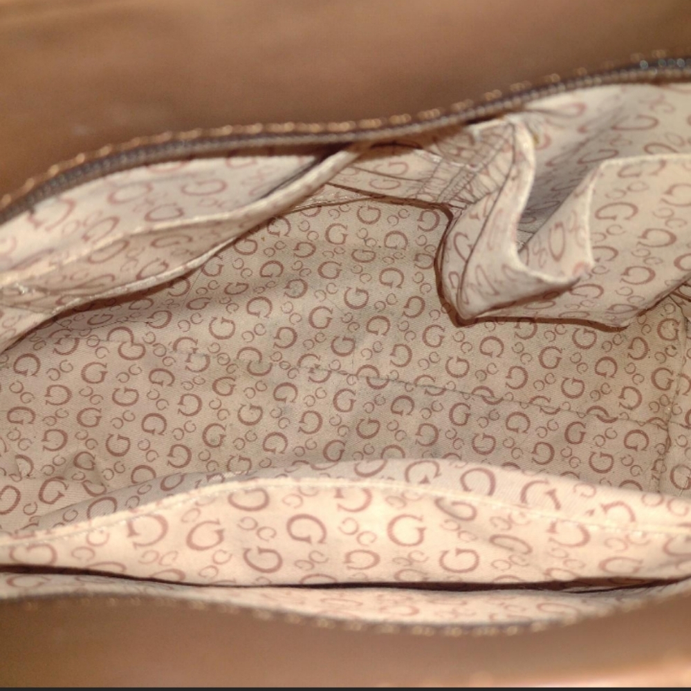 Used Guess tote bag in great condition.